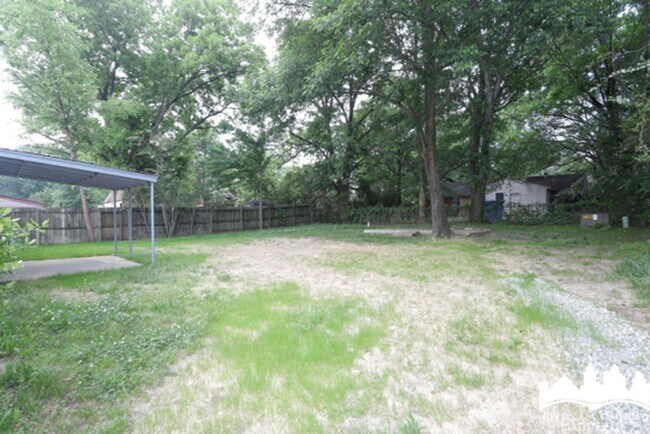 Foto del edificio - 6465 Forest Glen Dr