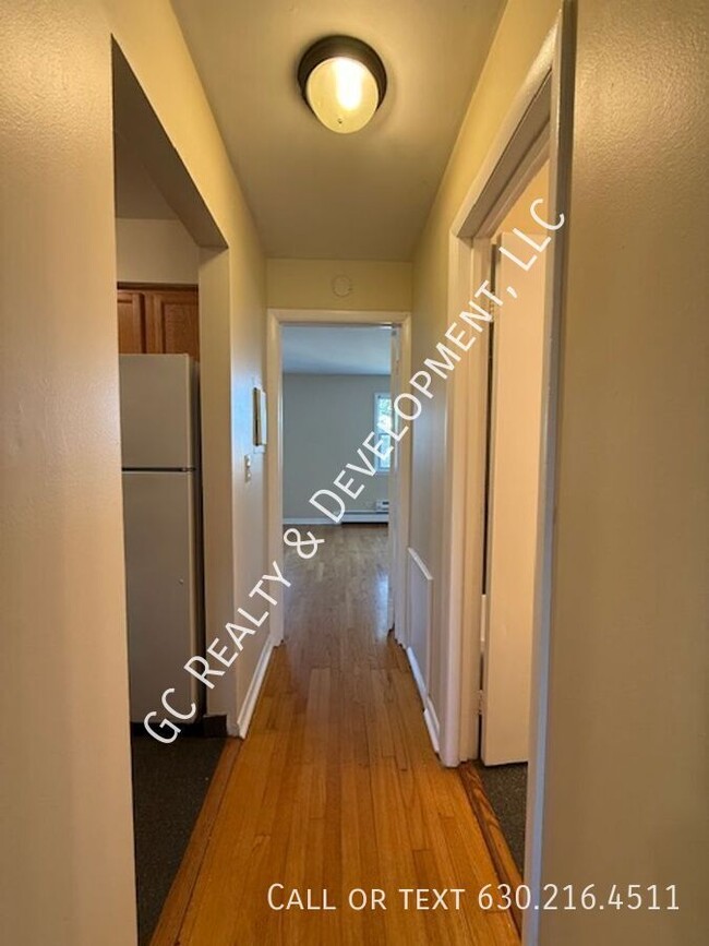 Building Photo - 253 Uteg St