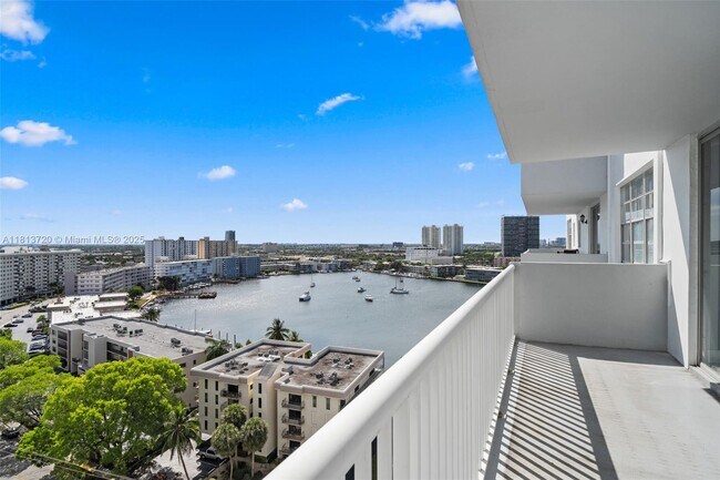 Foto del edificio - 137 Golden Isles Dr