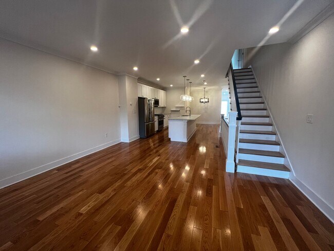 Foto del edificio - Lavish 5 BR/4 BA Townhome in Petworth!