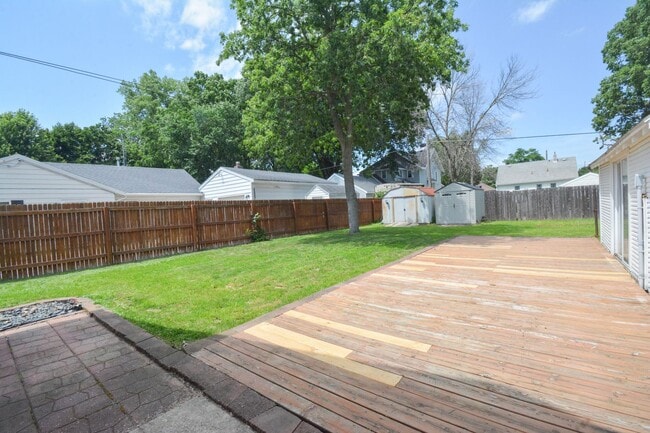 Building Photo - Charming 2-Bedroom Home For Rent Near East...