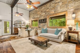 Building Photo - 15058 Lake Paula Dr