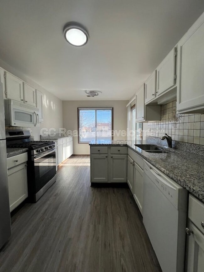 Building Photo - 7030 Barrington Ct