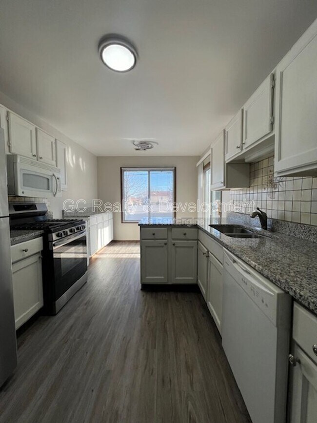 Building Photo - 7030 Barrington Ct
