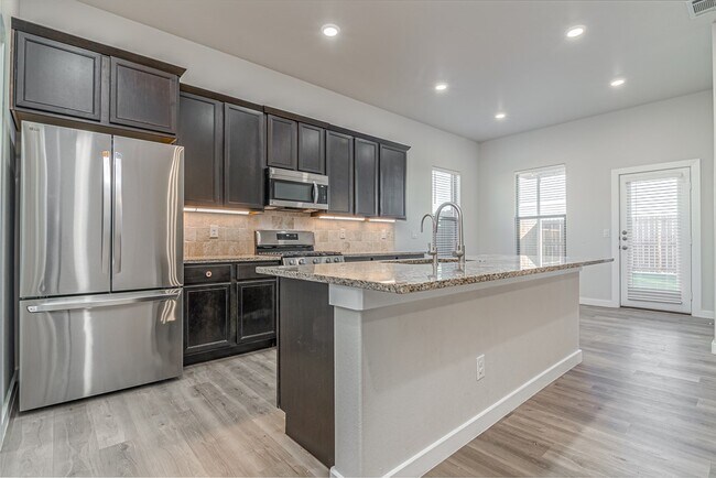 Building Photo - 6106 Purtis Crk Dr