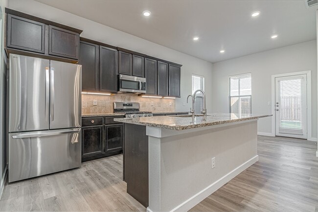 Foto del edificio - 6106 Purtis Crk Dr