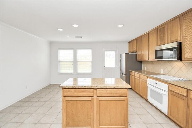 Foto del edificio - 12511 Taylorwood Ln