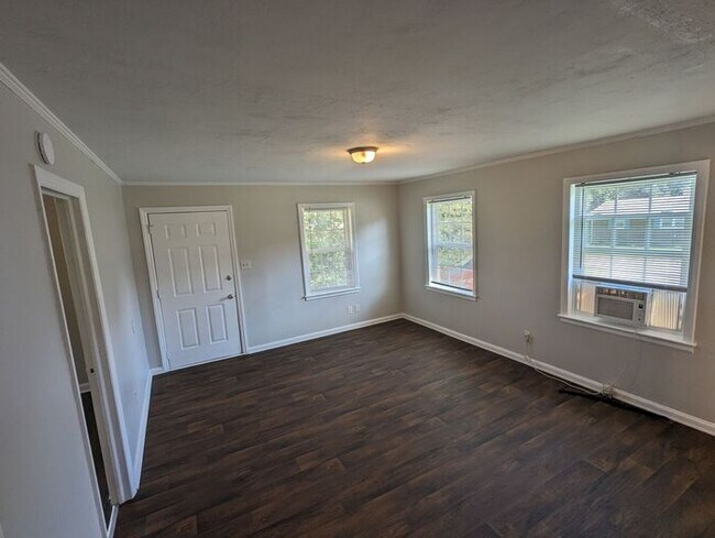 Foto del edificio - Charming 2BD/1BA End Unit