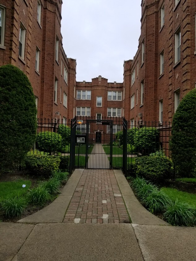Primary Photo - 4850 W Wrightwood Ave
