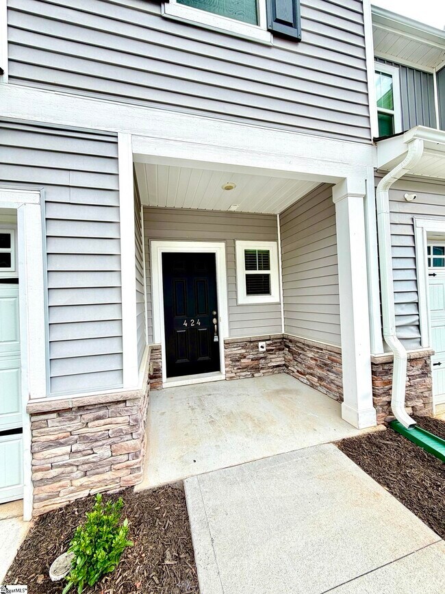Building Photo - 424 Windsinger Ln