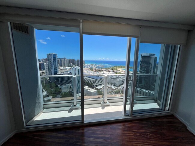 Building Photo - Stunning Views with Excellent Amenities at Moana Pacific