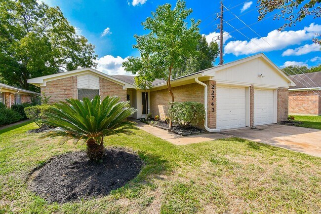 Foto del edificio - 22743 Red River Dr
