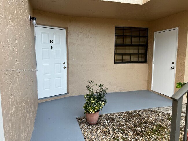 Foto del edificio - 1160 Washington Cir