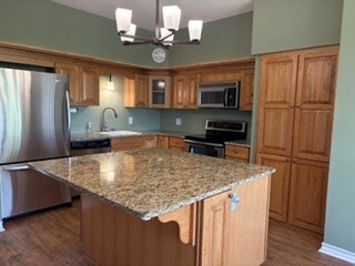 Building Photo - 2027 Balmoral Dr