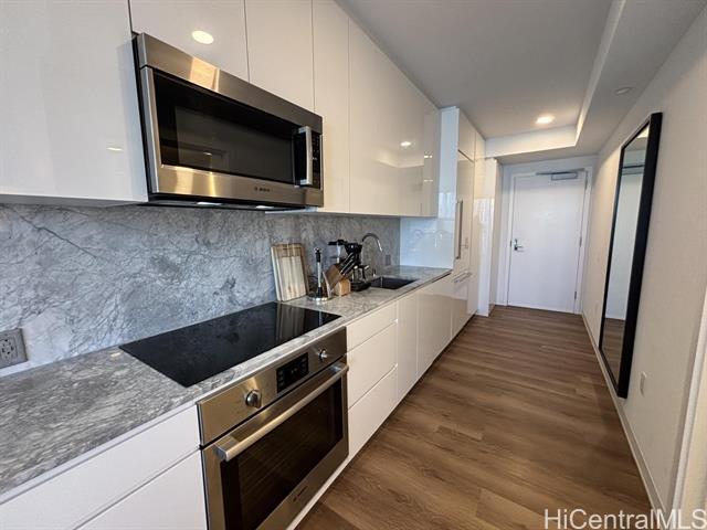 Building Photo - 987 Queen St