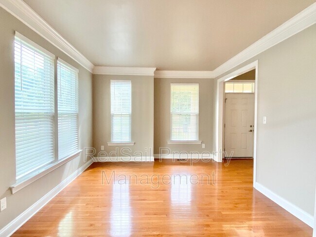 Foto del edificio - 3915 W Providence Rd