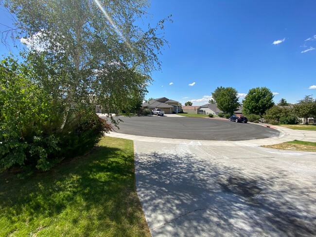 Building Photo - Damonte Ranch - 4 Bedroom/3 Car Garage Sin...