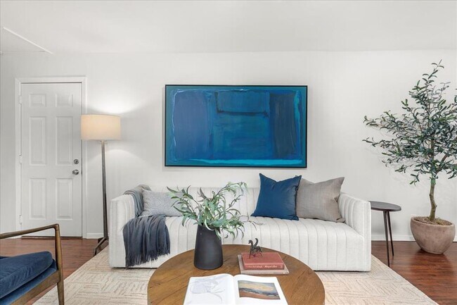 Foto del edificio - 5108 Emerald Forest Dr