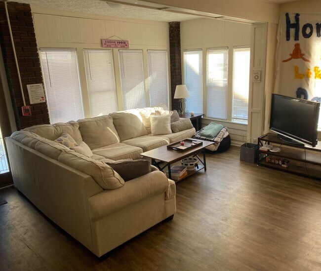 Foto del edificio - 316 Forest Ave