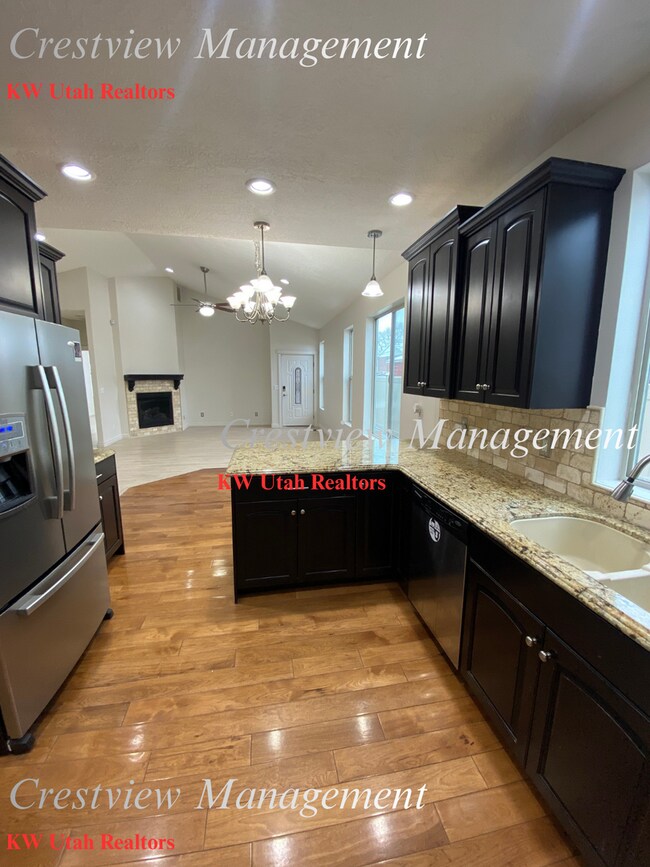 Building Photo - Charming 3 Bed, 2 Bath Home in South Salt Lake!