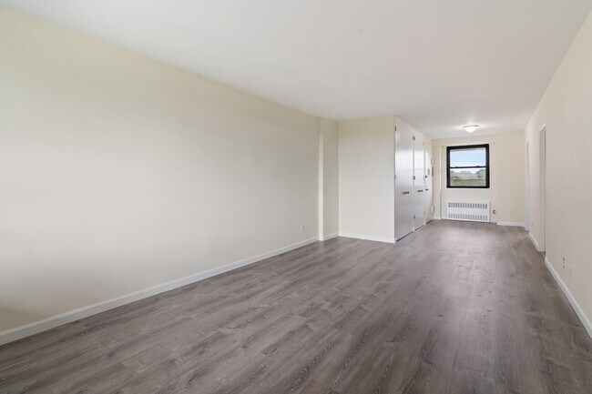 Building Photo - 4705 Henry Hudson Pkwy W