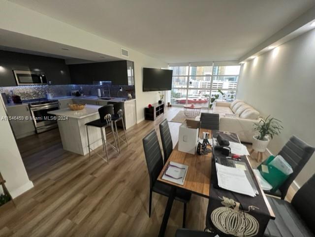 Foto del edificio - 600 Parkview Dr