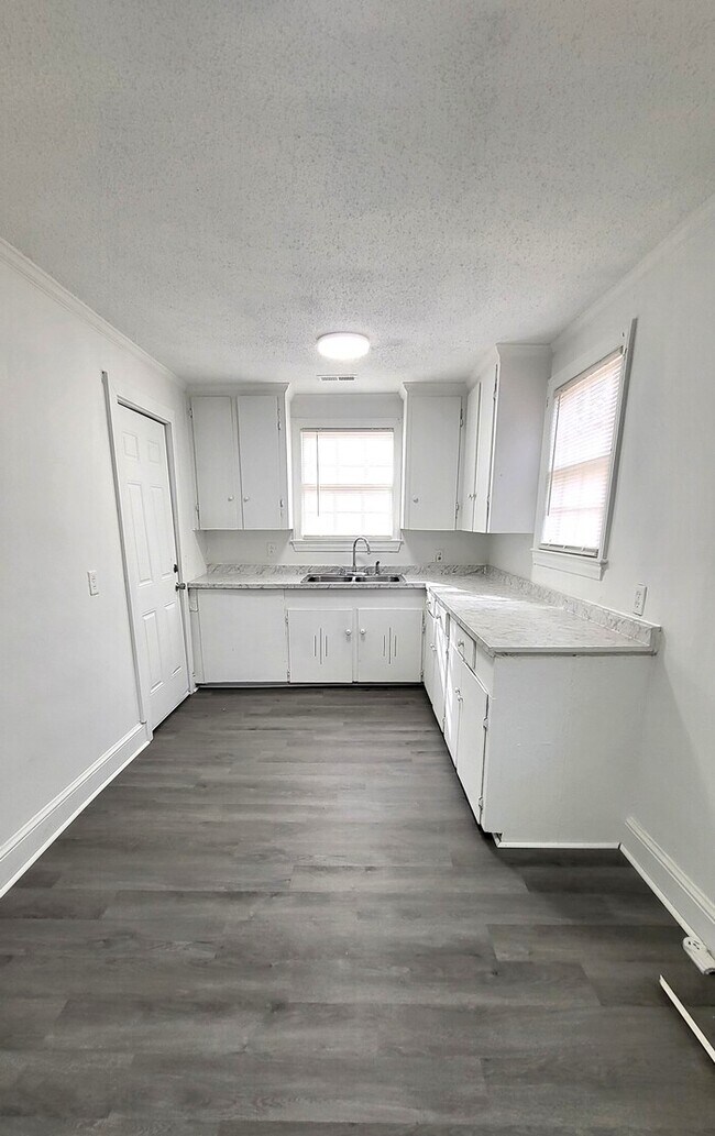 Foto del edificio - For Rent: Renovated Three Bedroom House in Sumter SC!