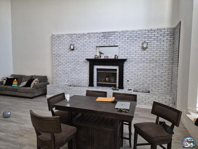 Foto del edificio - 406 E Bowles Rd