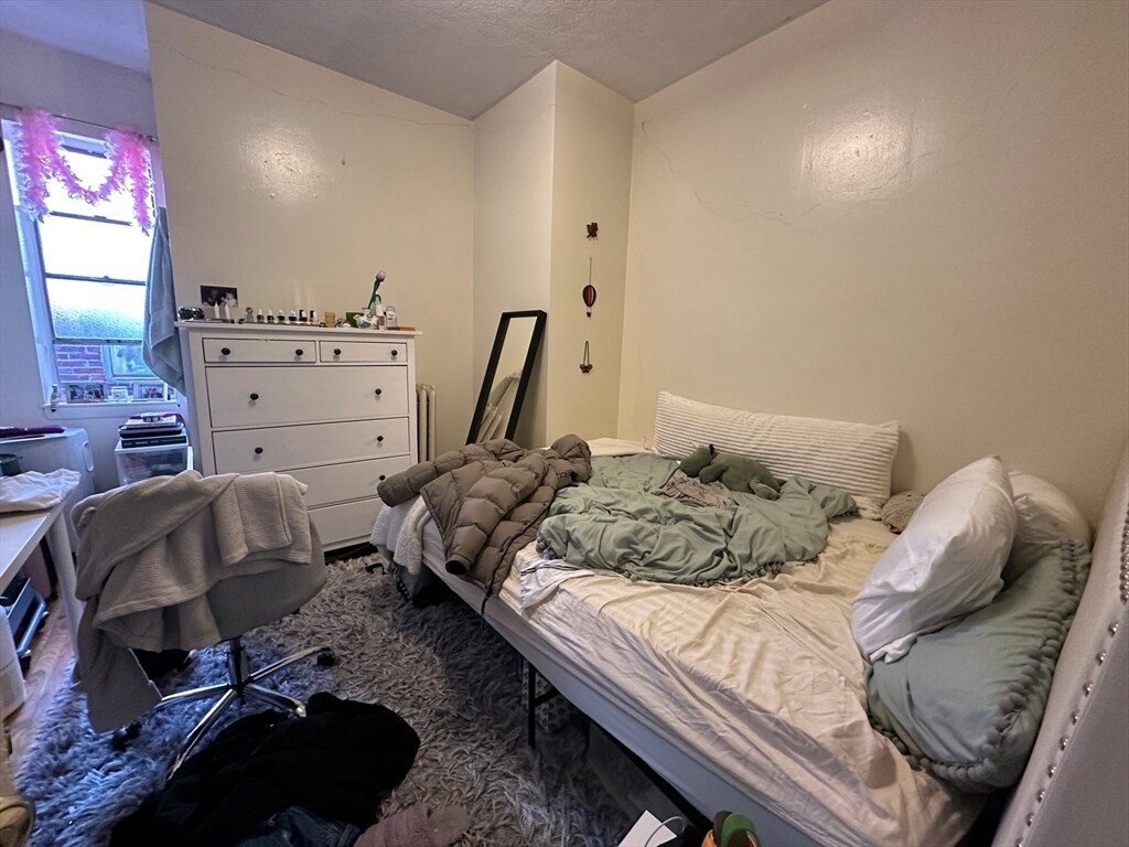 Primary Photo - 33 Symphony Rd