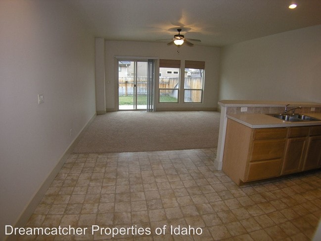 Building Photo - 3 br, 2.5 bath House - 2801 N Tamarack Dr