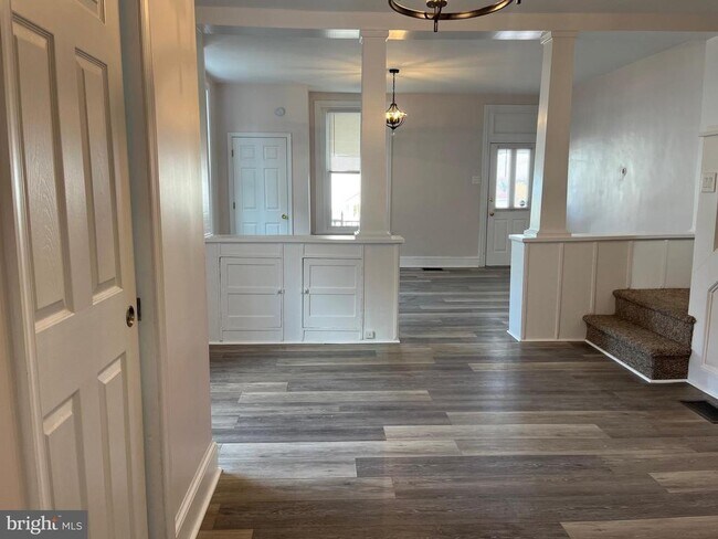 Building Photo - 152 Rockland Ave