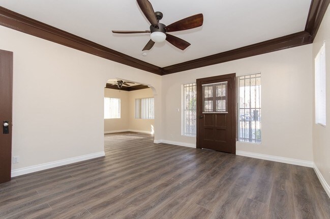 Building Photo - 2 br, 1 bath Apartment - 430 S Soto St.