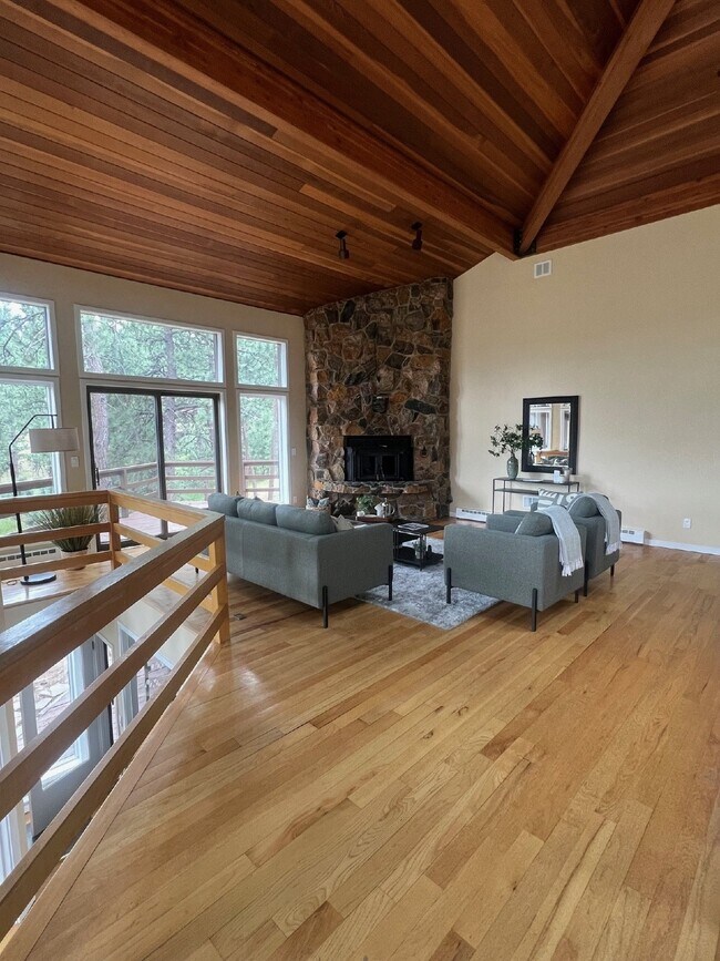 Building Photo - Beautiful Home in Genesee!