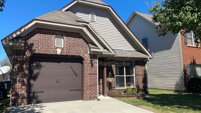 Building Photo - 436 Park Lake Dr