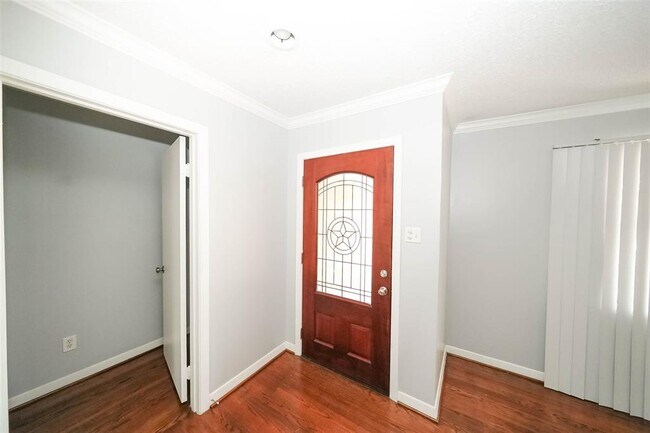 Building Photo - 2206 Cheshire Ln