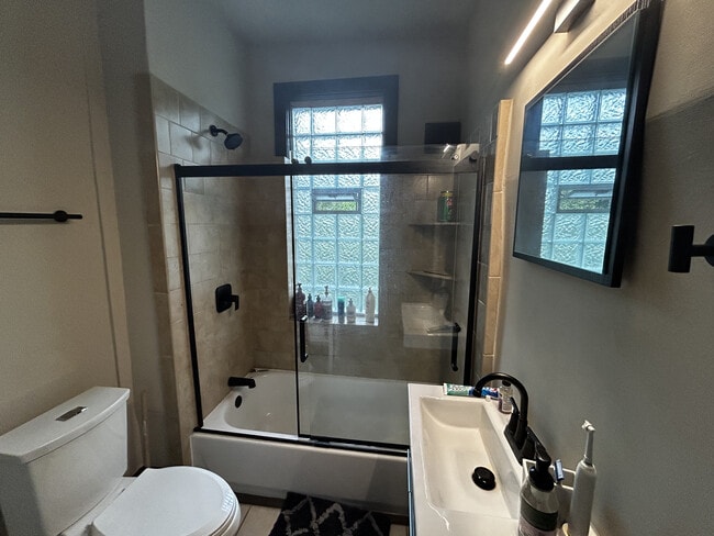 baño - 2203 Kemper Ln