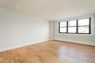 Interior Photo - 1410 Columbia
