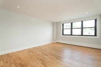 Interior Photo - 1410 Columbia