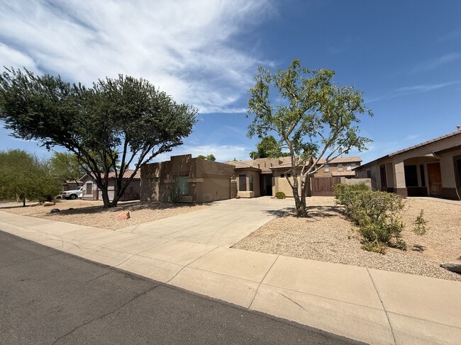 Building Photo - 2536 E Remington Pl