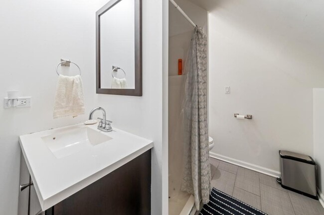 Photo - 3 bedroom in Chicago IL 60657 Apartment