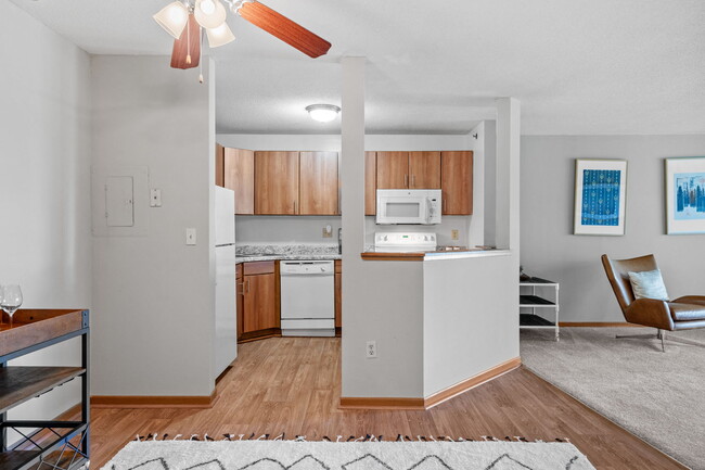 Cocina - Minnetonka Hills Apartments