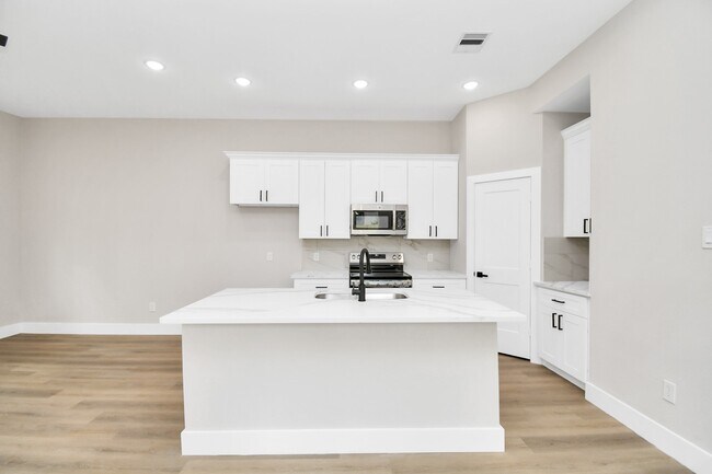 Foto del edificio - 8409 Sunnyhill St