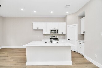 Building Photo - 8409 Sunnyhill St