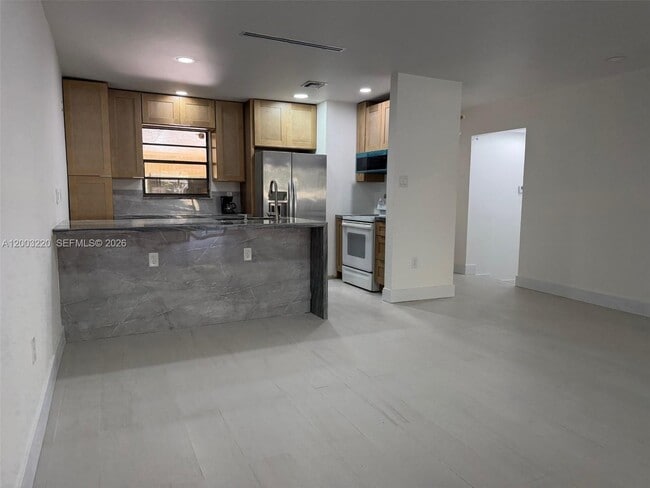 Foto del edificio - 3877 Estepona Ave