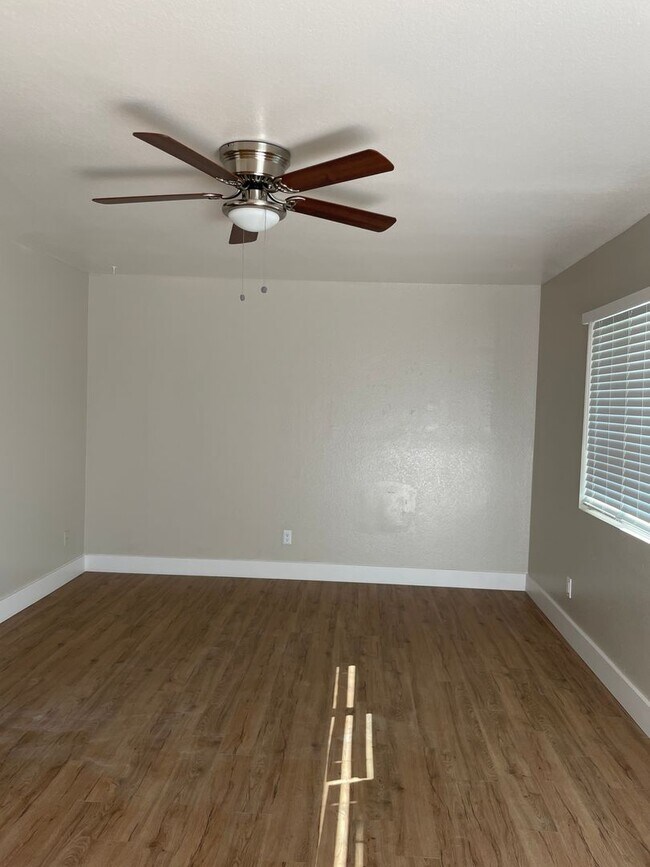 Foto del edificio - 1346 E Mountain View Rd
