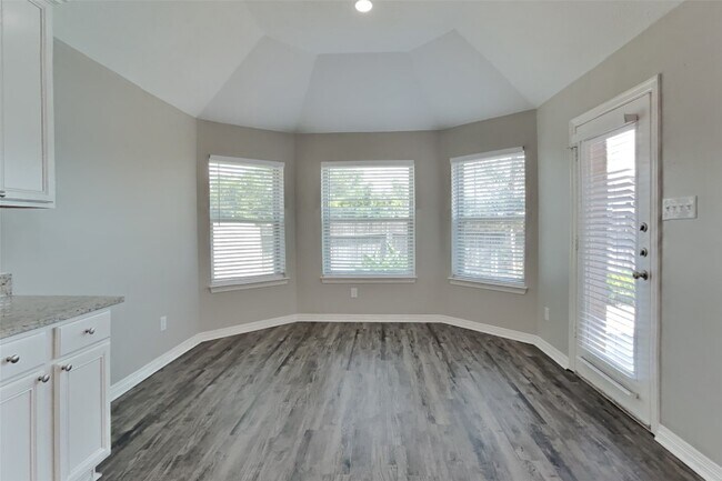 Foto del edificio - 8227 Sports Haven Dr