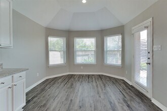 Building Photo - 8227 Sports Haven Dr