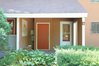 Building Photo - 12 Streamside Rd