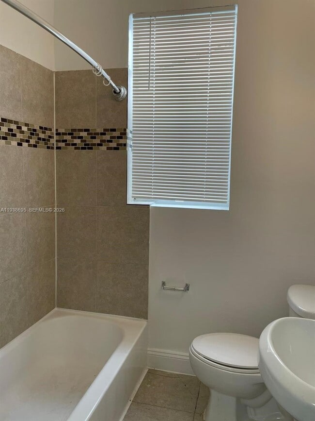 Foto del edificio - 119 Menores Ave