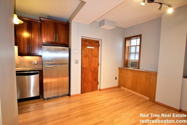 Building Photo - 74 Phillips St